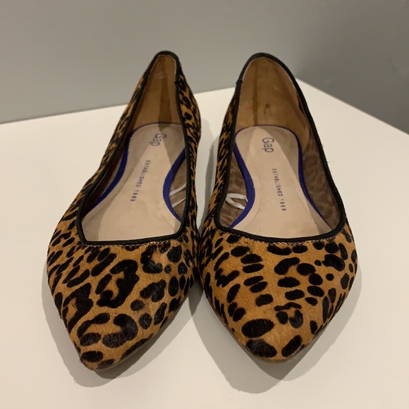 Pointy toe Leopard flats - Picture 2 of 5